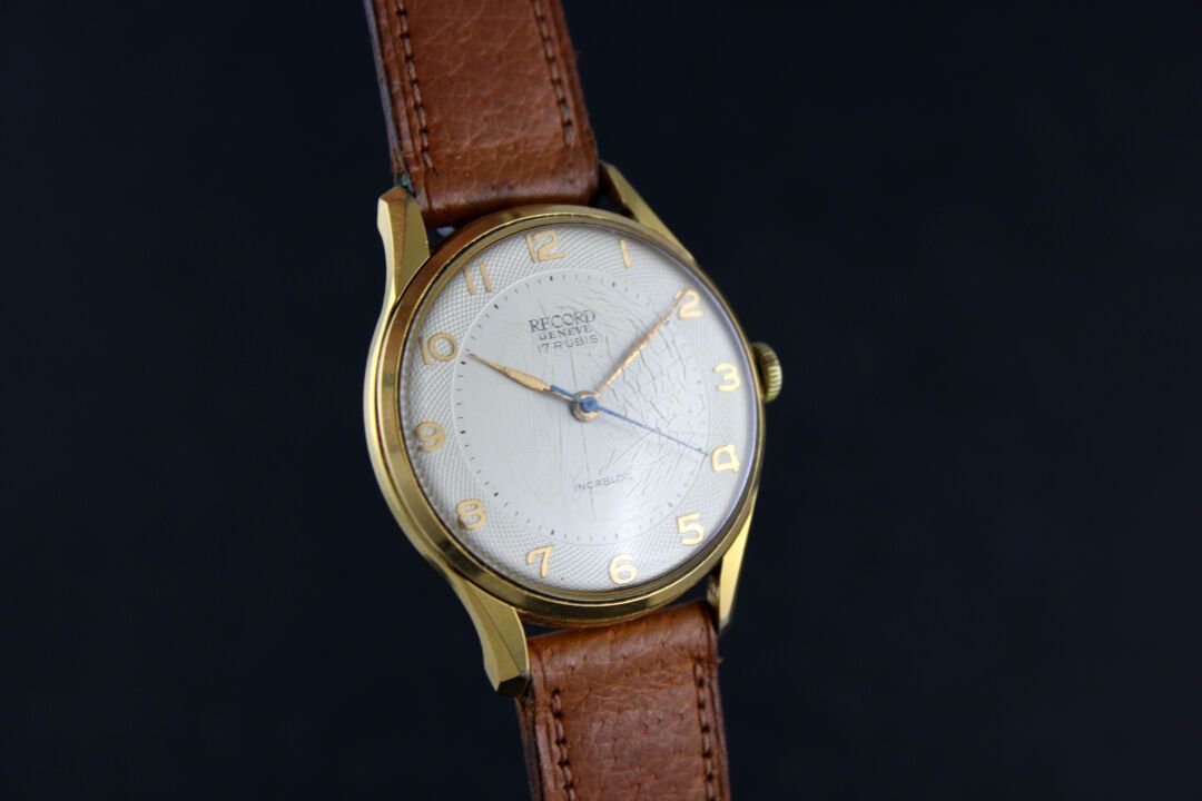 Montre RECORD Genève – Classicisme et Élégance avec Boîtier Plaqué Or