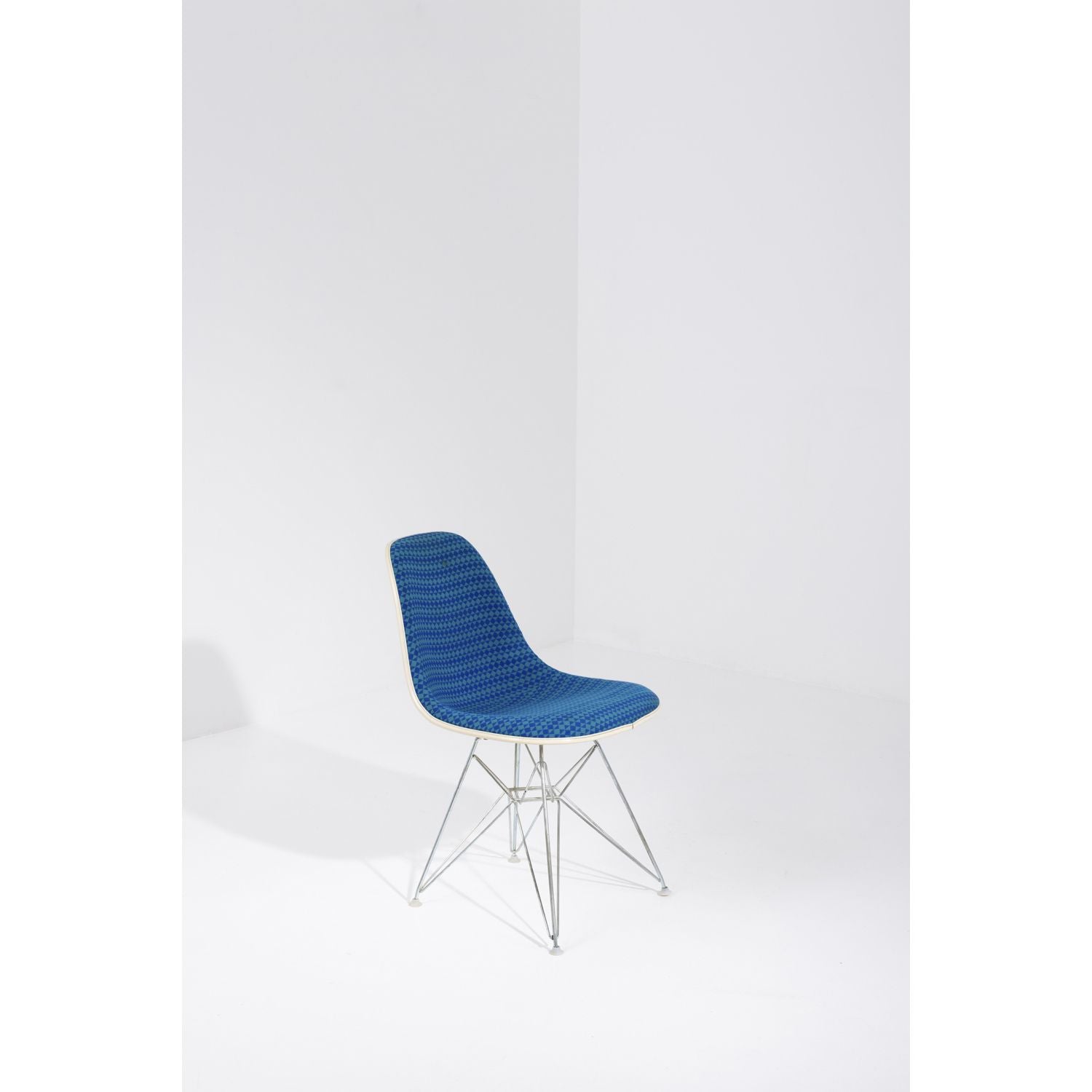 Chaise D'appoint DSR par Charles et Ray Eames - Fibre de Verre et Motif Losange