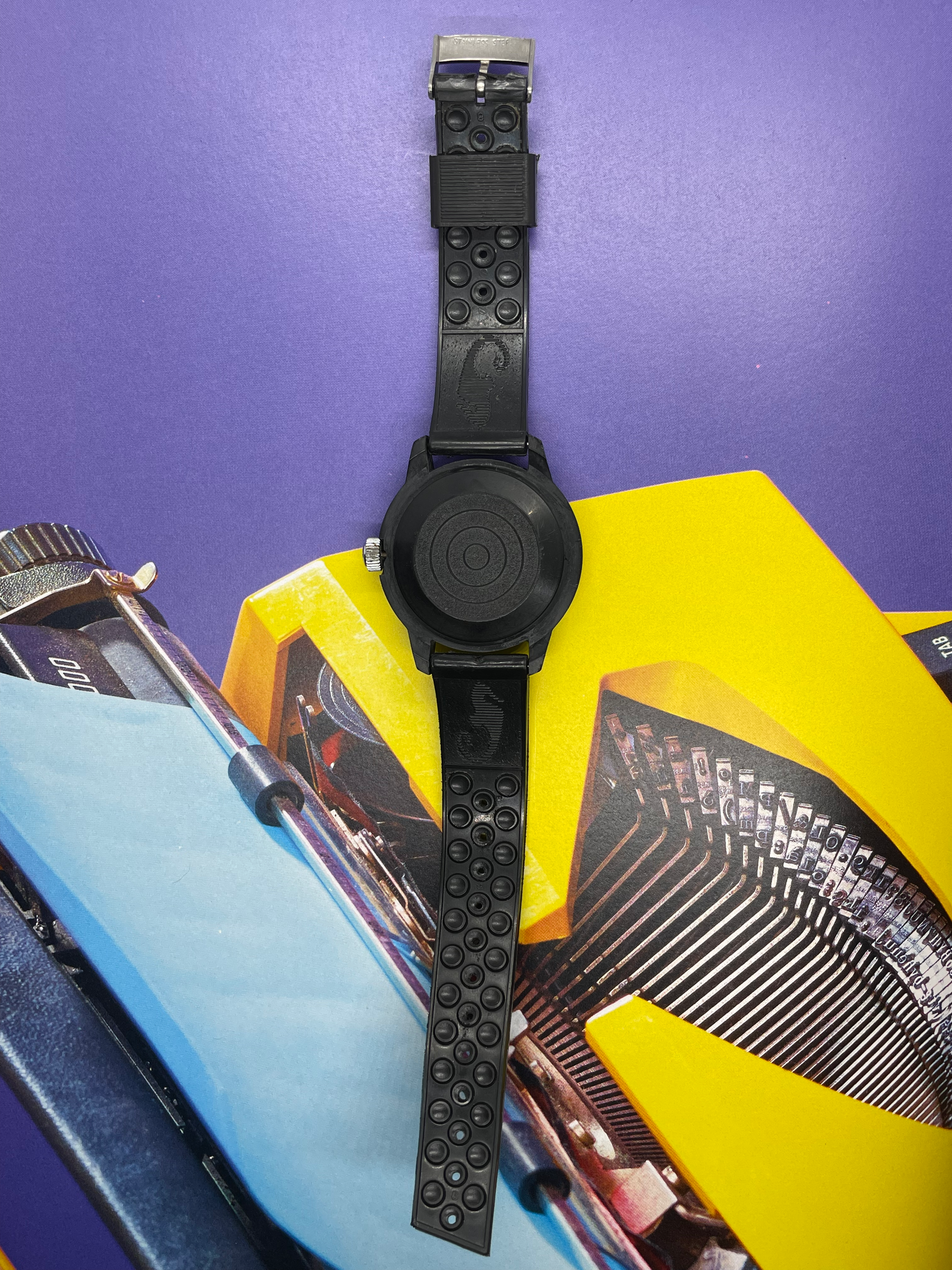 Montre LIP Minilip Vintage – Esthétique Rétro des Années 70 en Plastique Noir