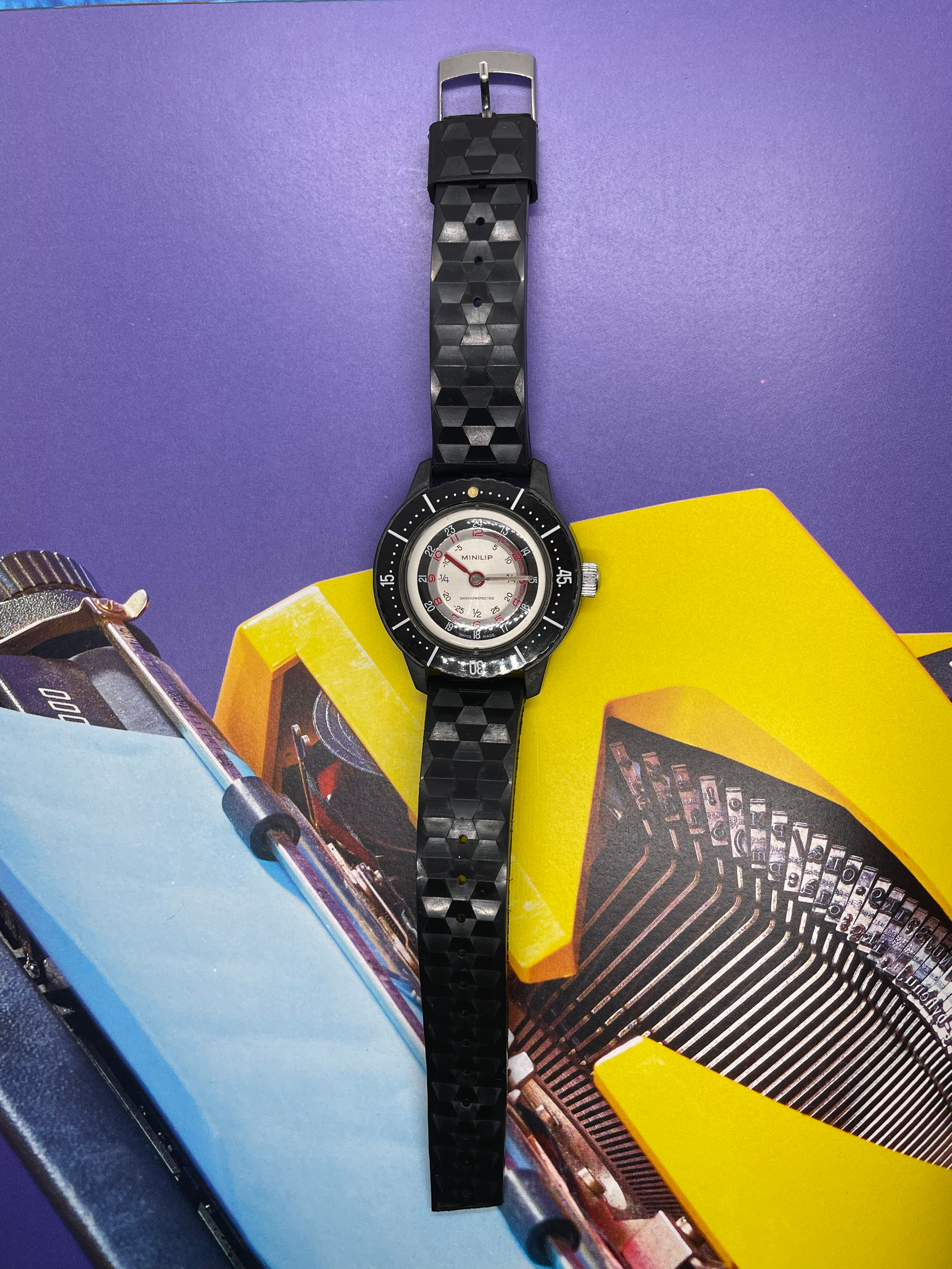 Montre LIP Minilip Vintage – Esthétique Rétro des Années 70 en Plastique Noir