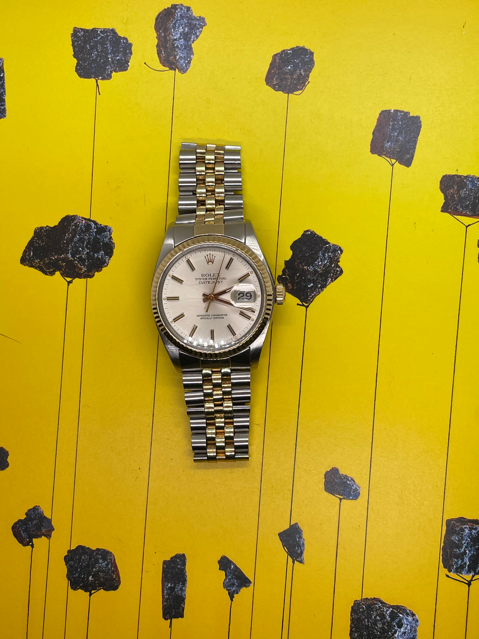 Montre de Taille Moyenne en Or 18k et Acier - Classicisme et Élégance par Rolex, Réf 68273