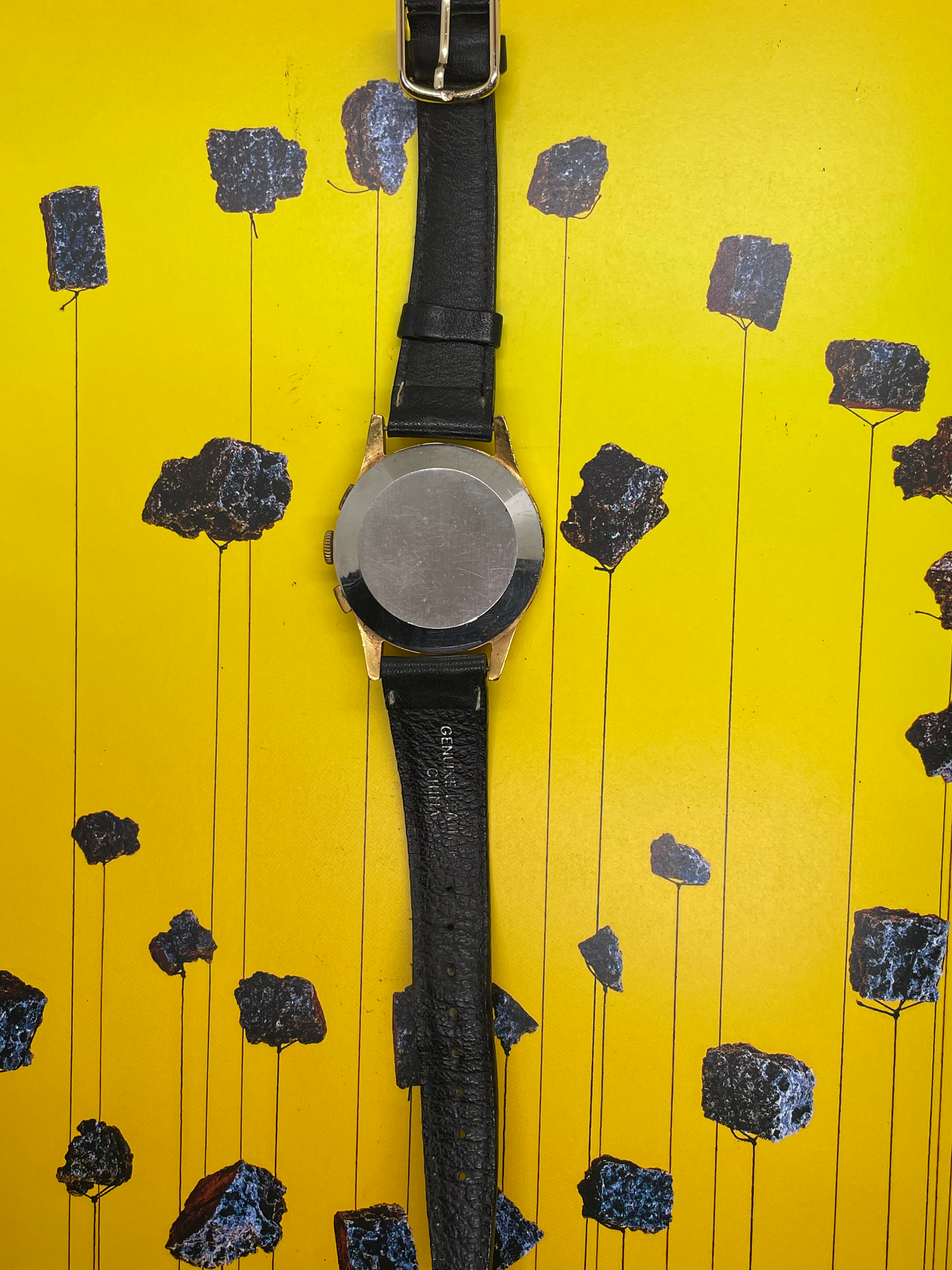 Élégance Horlogère avec la Montre Suisse Vintage pour Homme – Plaquée Or et Cadran Crème