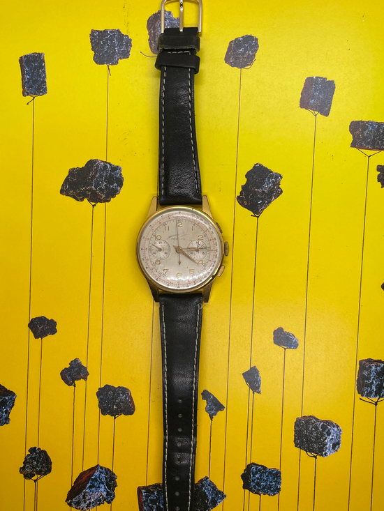 Élégance Horlogère avec la Montre Suisse Vintage pour Homme – Plaquée Or et Cadran Crème
